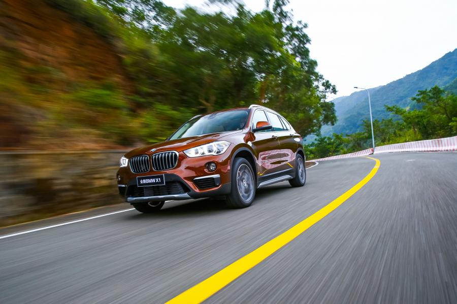  BMW X1 xDrive25Li xLine 2016 года  (фото 18 из 39)